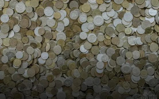 How to Invest in Crypto Without Holding Coins Safely